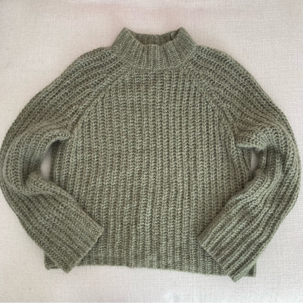 VINCE light green cable knit sweater